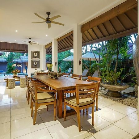 Asrina Villa'S Seminyak Buitenkant foto